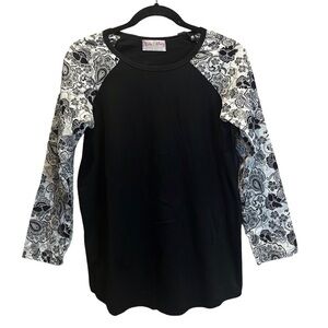 NWOT Olivia and Henry Boutique Brand Medium Stretchy Baseball Shirt